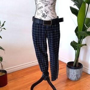 Old Navy Women's Black Checkered Ankle Pants. Size Large. Good Condition.